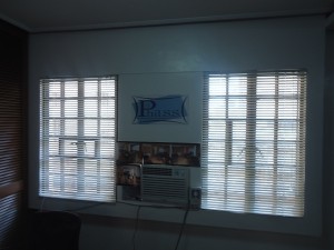 Aluminum Mini Blinds: Sandwhite