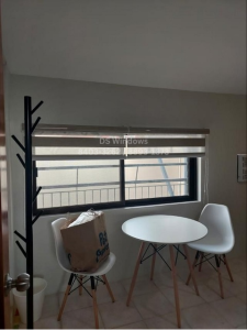 combi shades seat at table